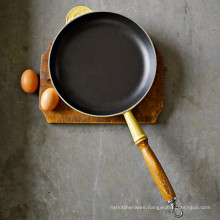 cast iron frying pan with long handle